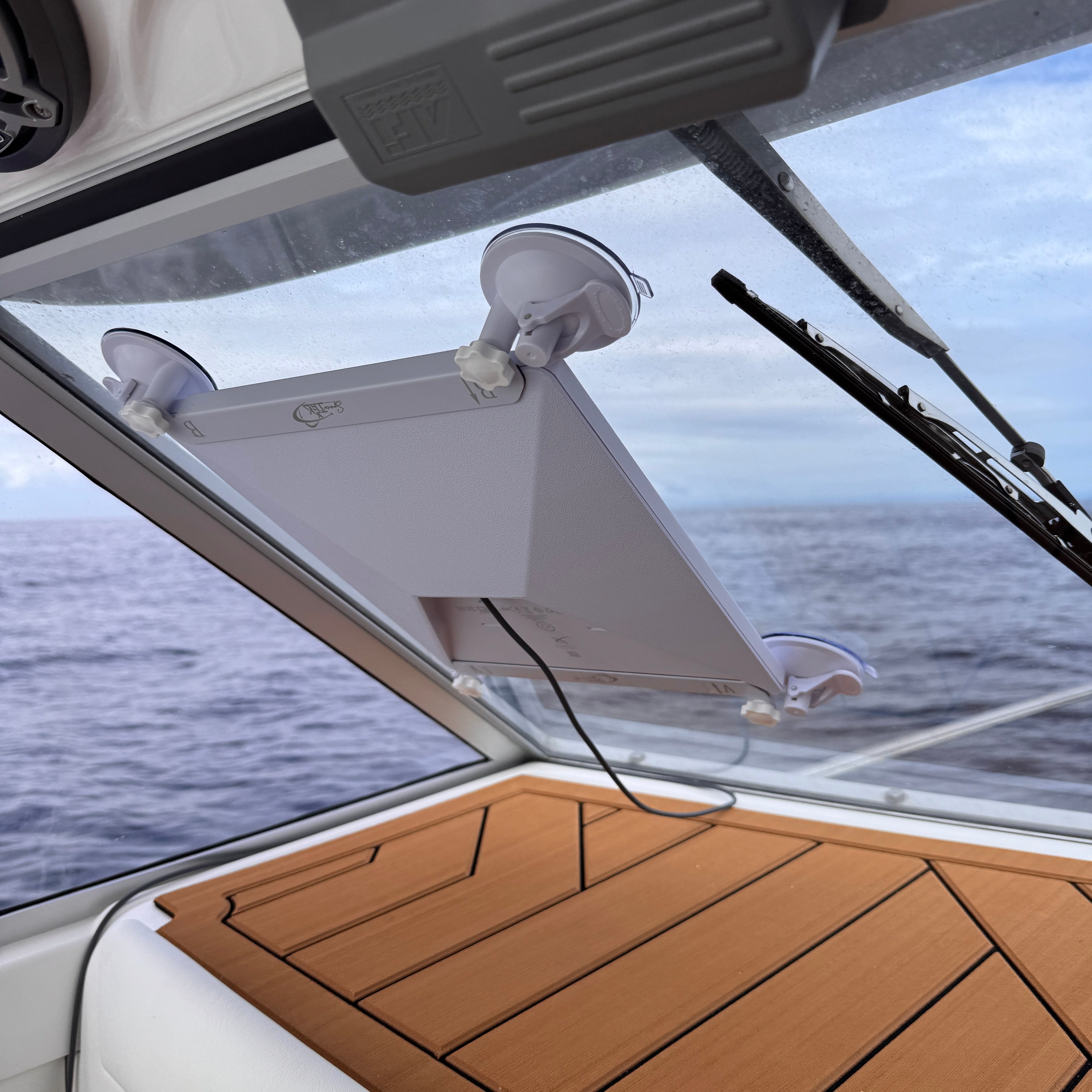 Starlink Mini Suction Cup Mount on Boat Windshield whilst boat is in motion offshore, spacetek suction cup mount for starlink mini