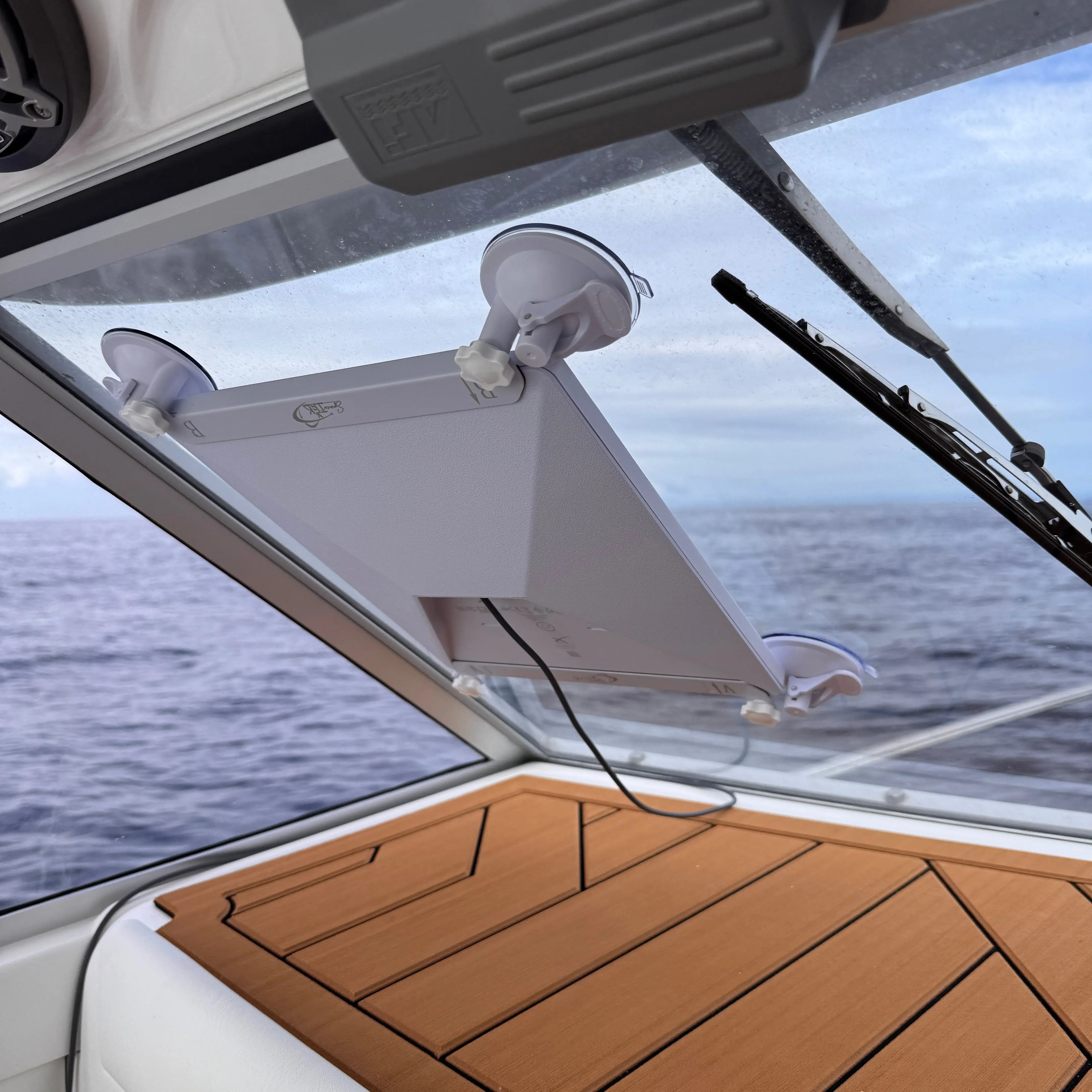 Starlink Mini Suction Cup Mount on Boat Windshield whilst boat is in motion offshore, spacetek suction cup mount for starlink mini