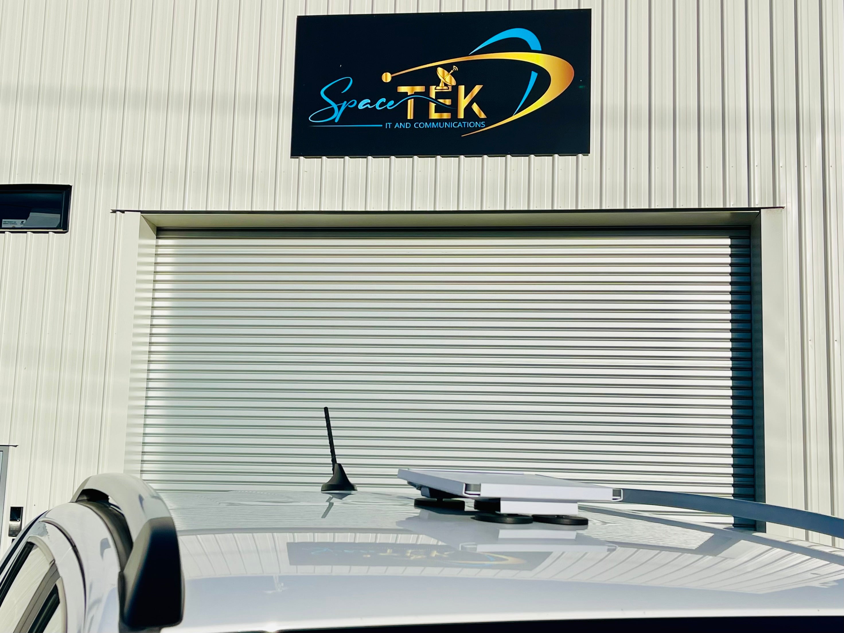 ROBUST POWDER-COATED IN-MOTION MAGNETIC ROOF MOUNT FOR STARLINK MINI – 87MM EARTH MAGNETS WITH HANDLE