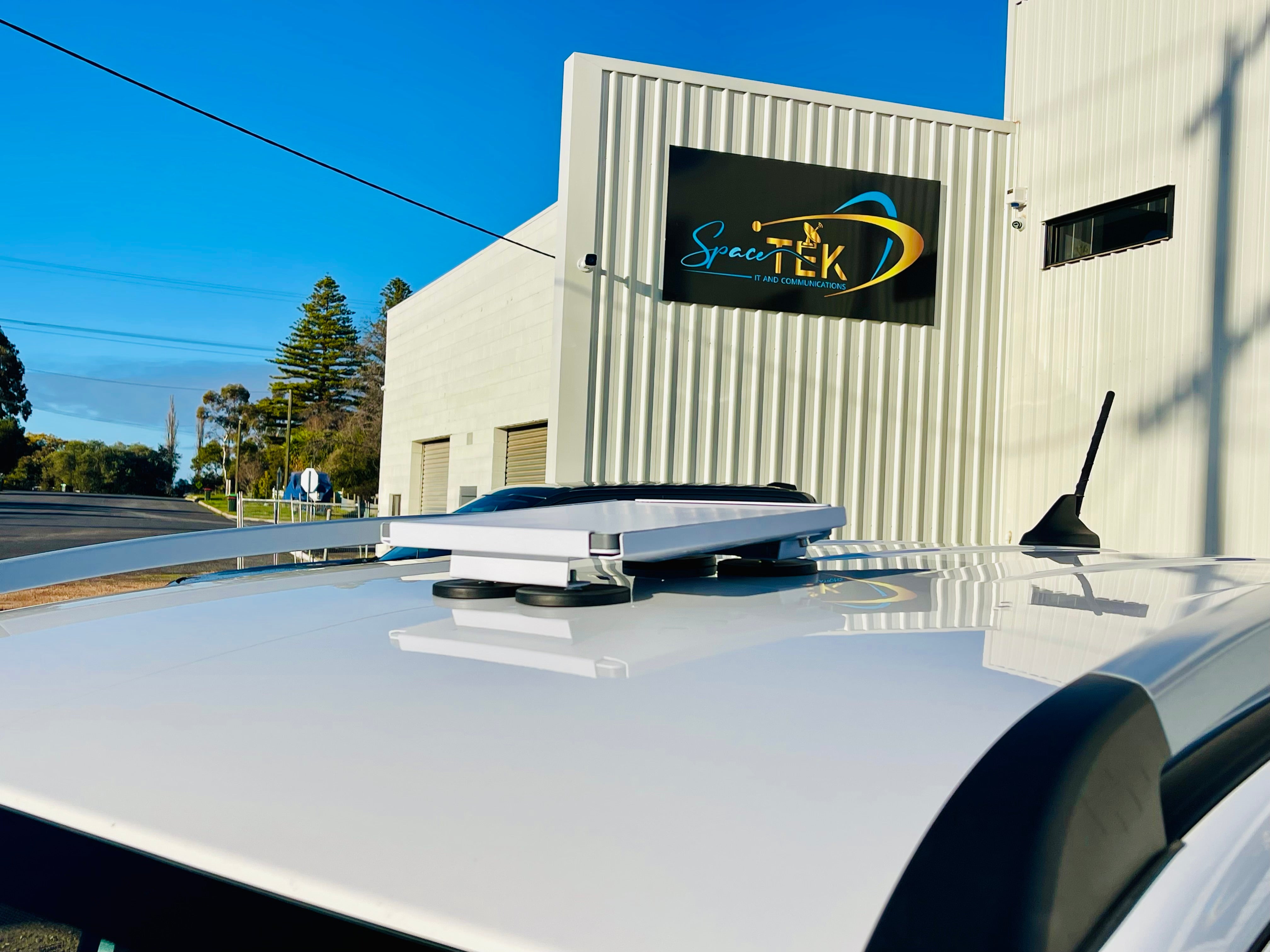 ROBUST POWDER-COATED IN-MOTION MAGNETIC ROOF MOUNT FOR STARLINK MINI – 87MM EARTH MAGNETS WITH HANDLE