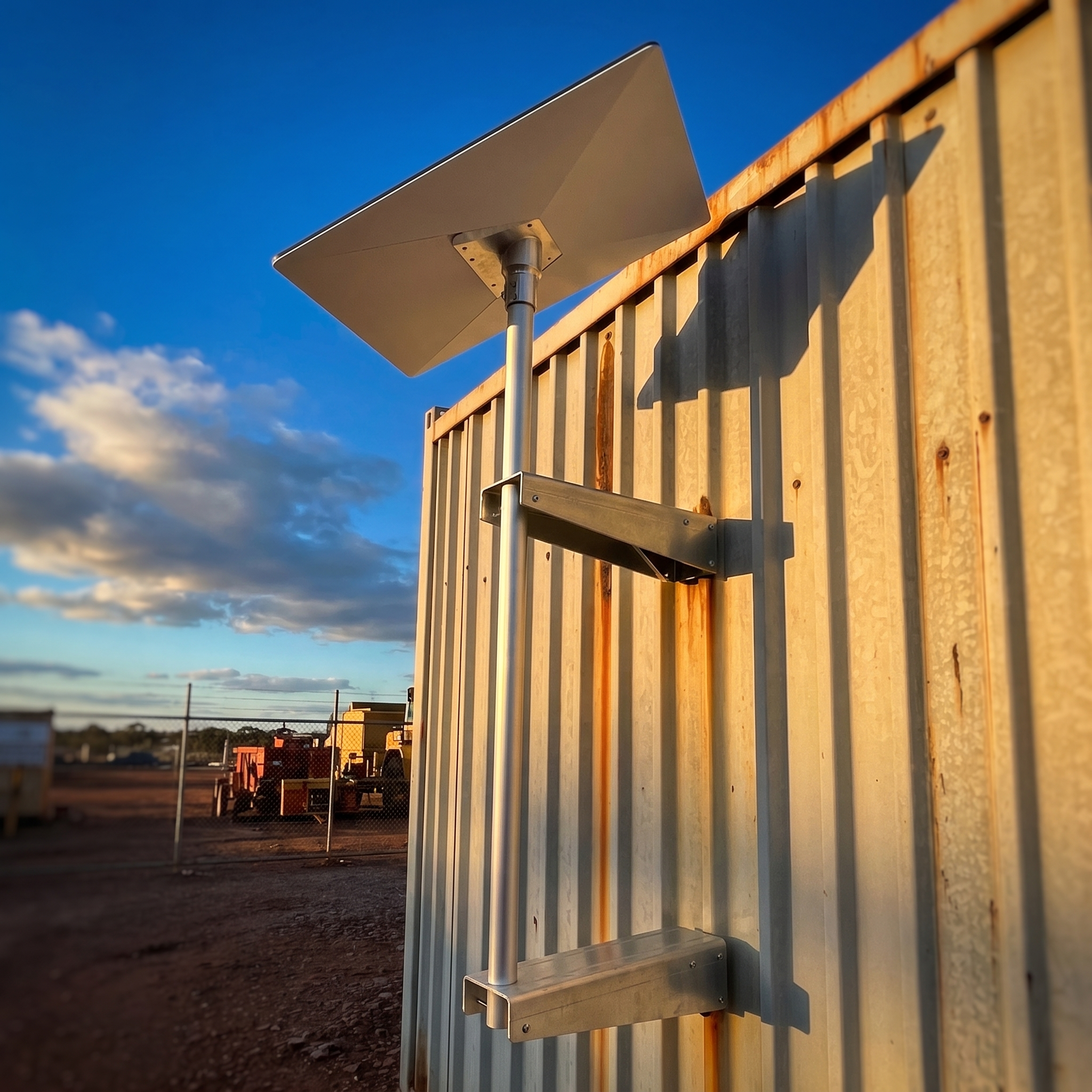 Starlink Standard (Gen 3 / V4) Wall Mount Kit – Atco, Demountable, Site Hut & Fence SpaceTek